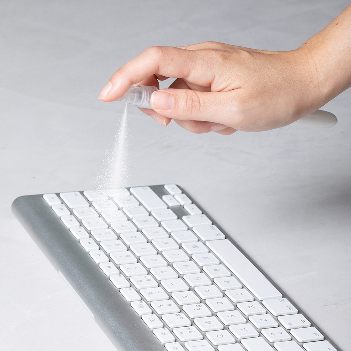 Bolígrafo higienizante Almalux® con pulverizador recargable integrado y capucha protectora