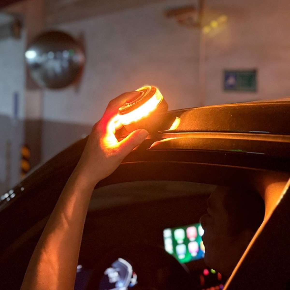 Luz de Emergencia Almalux®, Baliza V16 Geolocalizada – Seguridad y Visibilidad en la Carretera - Con funda protectora