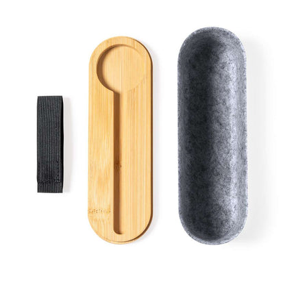 Estuche Nature de fieltro RPET con tapa de bambú y soporte para smartphone