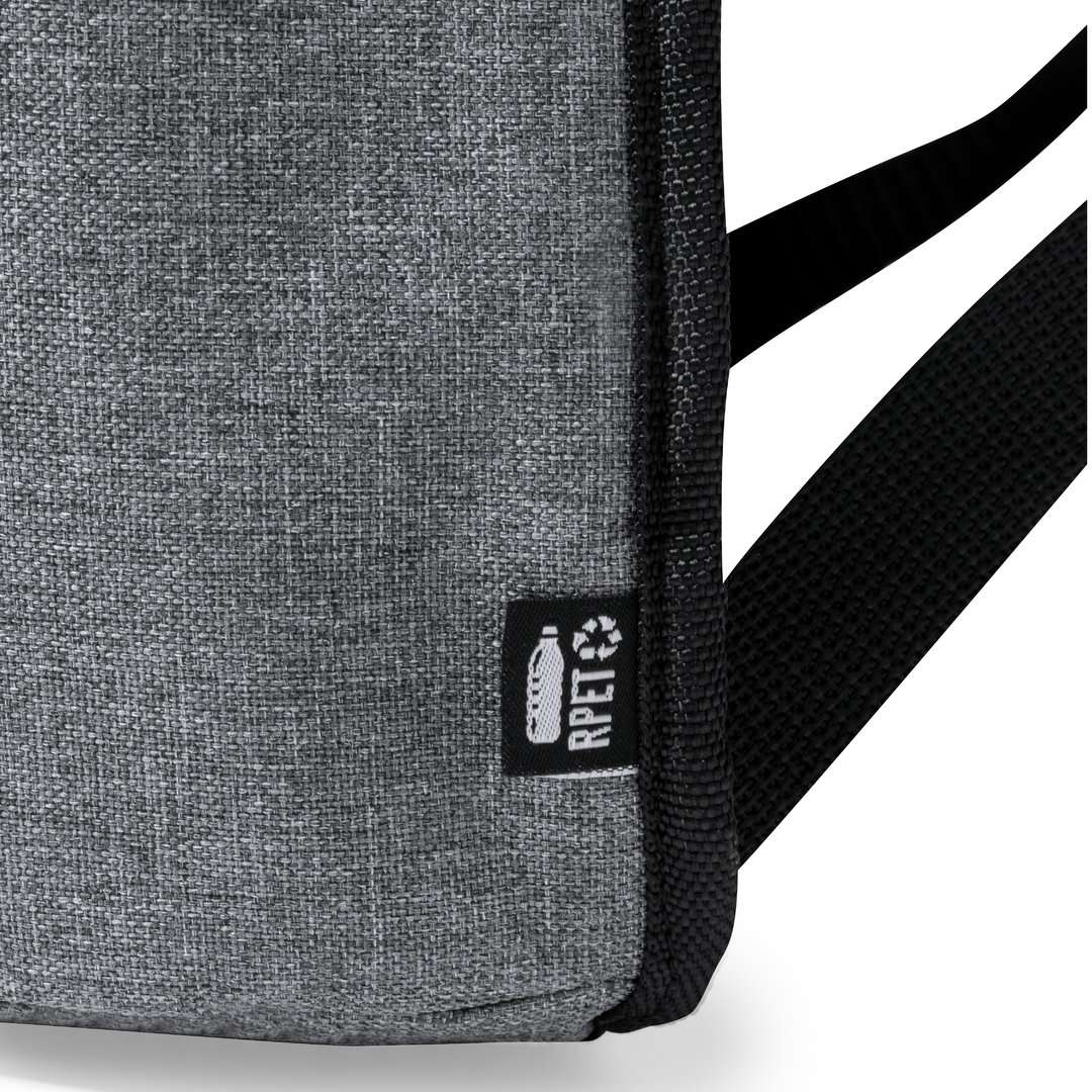 Mochila nevera gris 21L sostenible con acabado RPET resistente