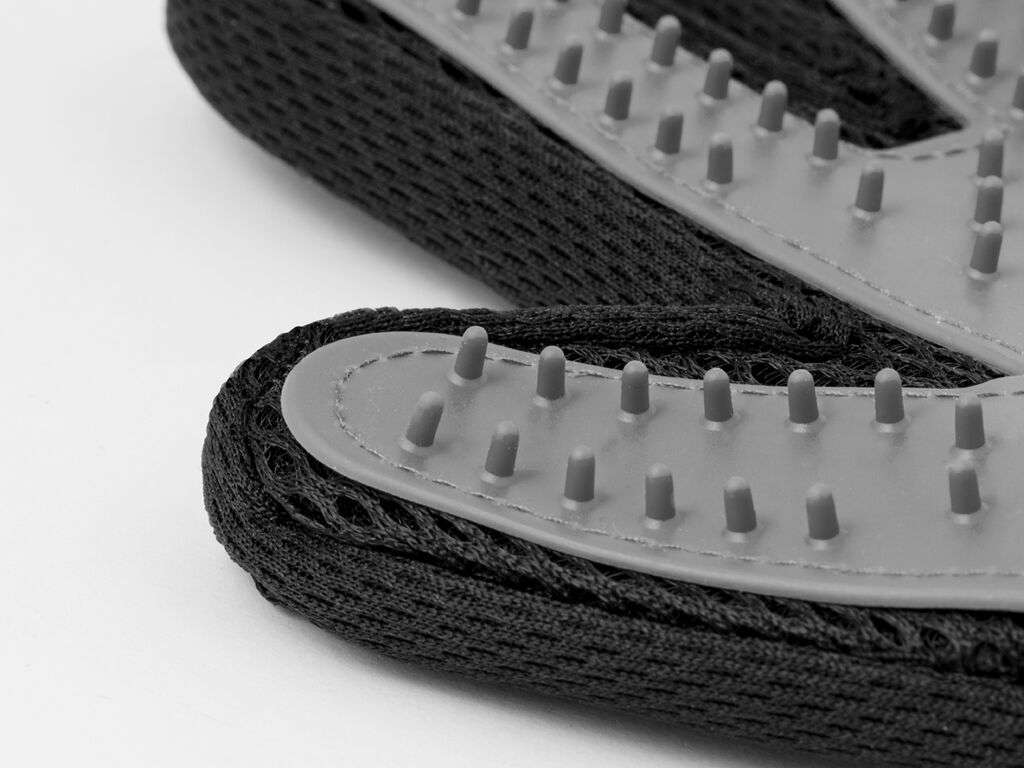 Guante para cepillar mascotas con cerdas de TPR y velcro ajustable