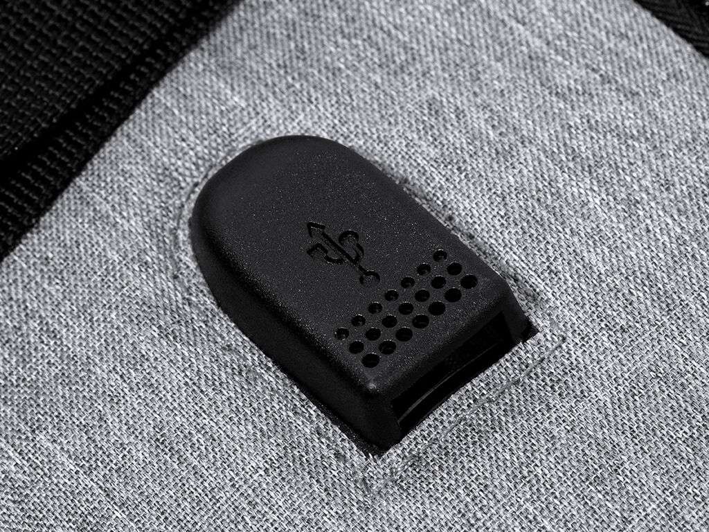 Mochila multifunción resistente al agua con compartimentos múltiples