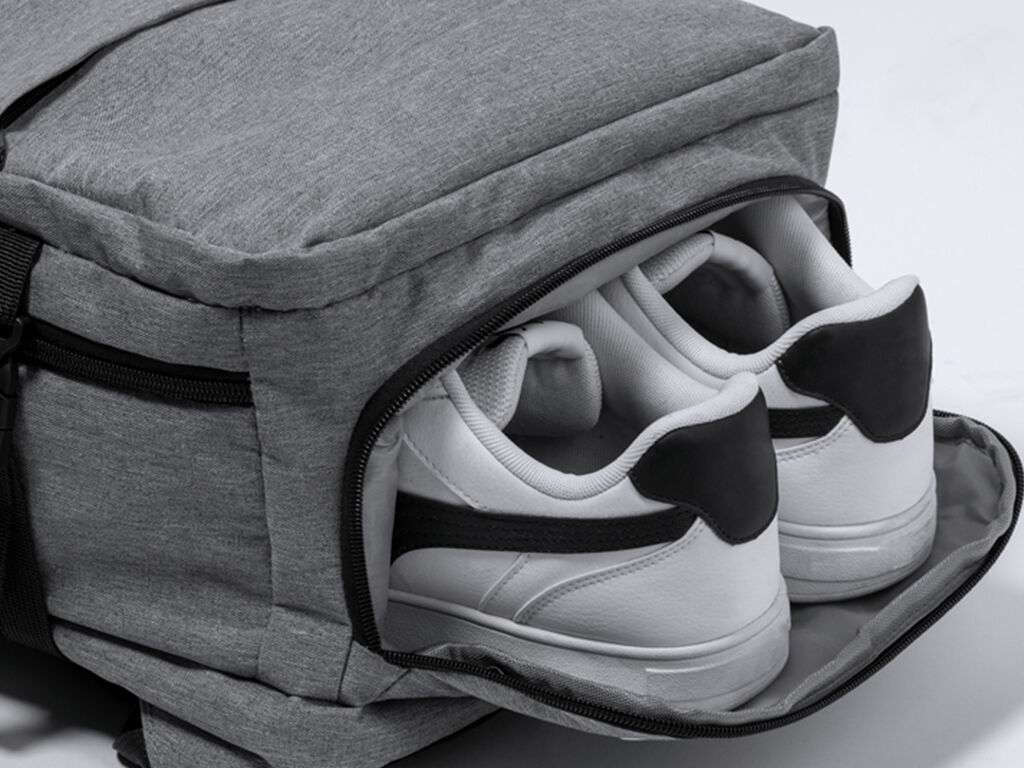 Mochila multifunción resistente al agua con compartimentos múltiples