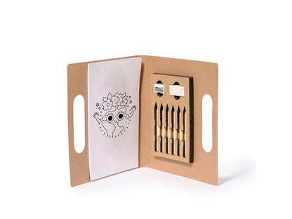 Set para colorear en cartón reciclado con lápices y accesorios