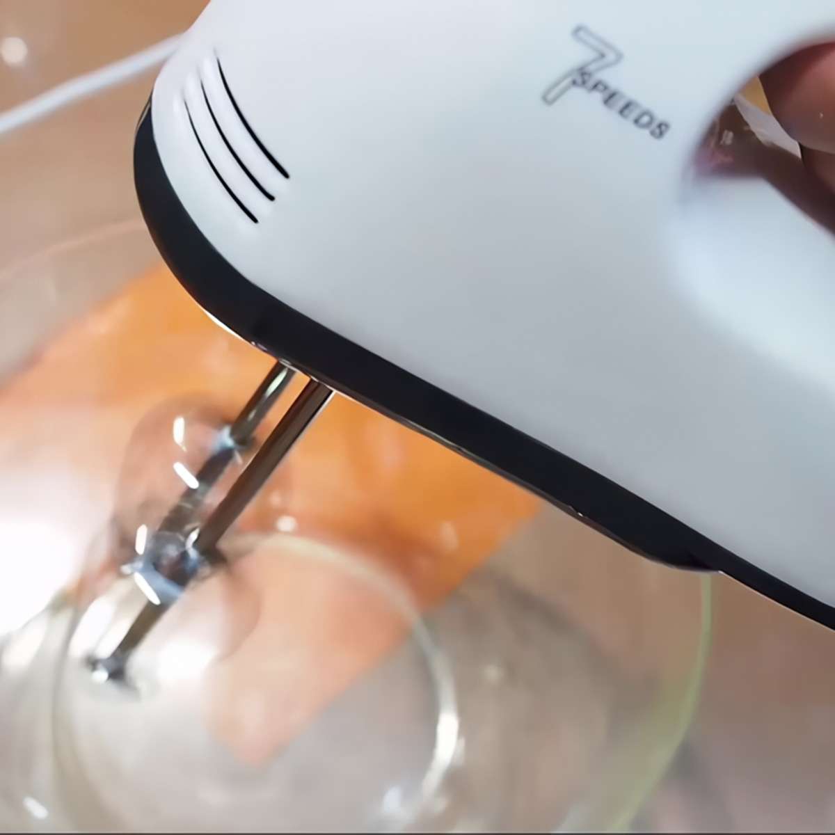 Batidora amasadora de mano Almalux® 200W con 7 velocidades, varillas de batir y ganchos para amasar