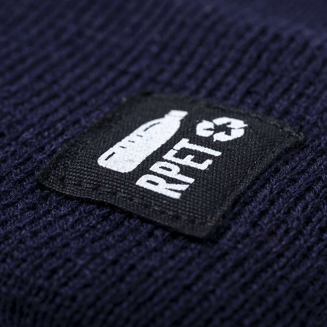 Gorro de punto sostenible en RPET reciclado, cálido y suave