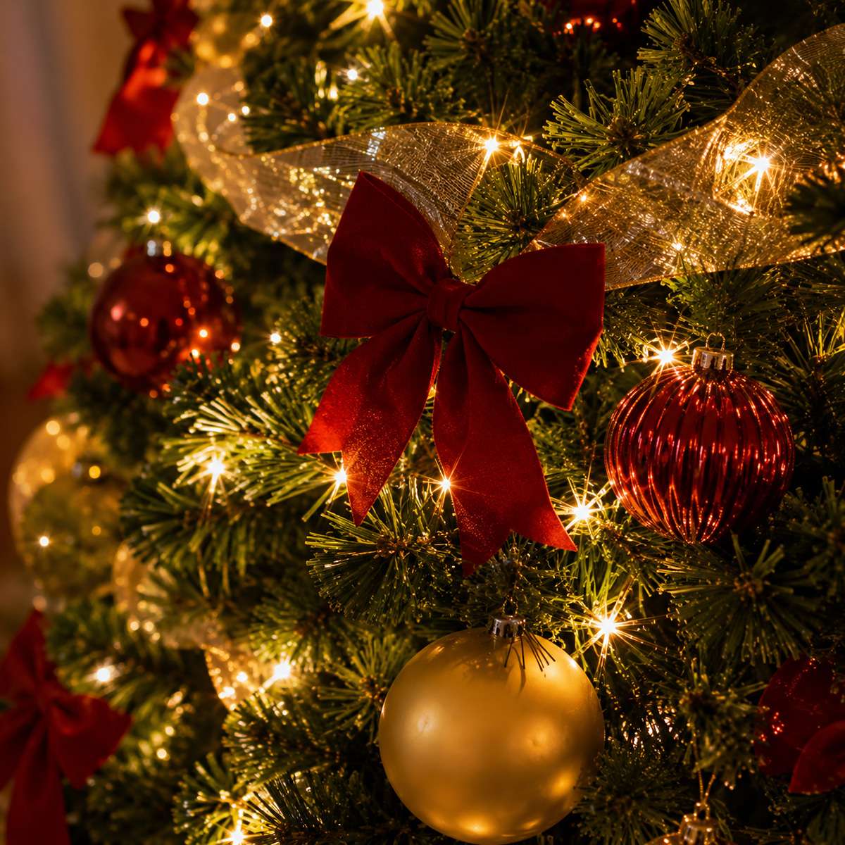 Árbol de Navidad Decorado con Luz Integrada de Fibra Óptica – Árbol Navideño Artificial con Iluminación y Base Estable