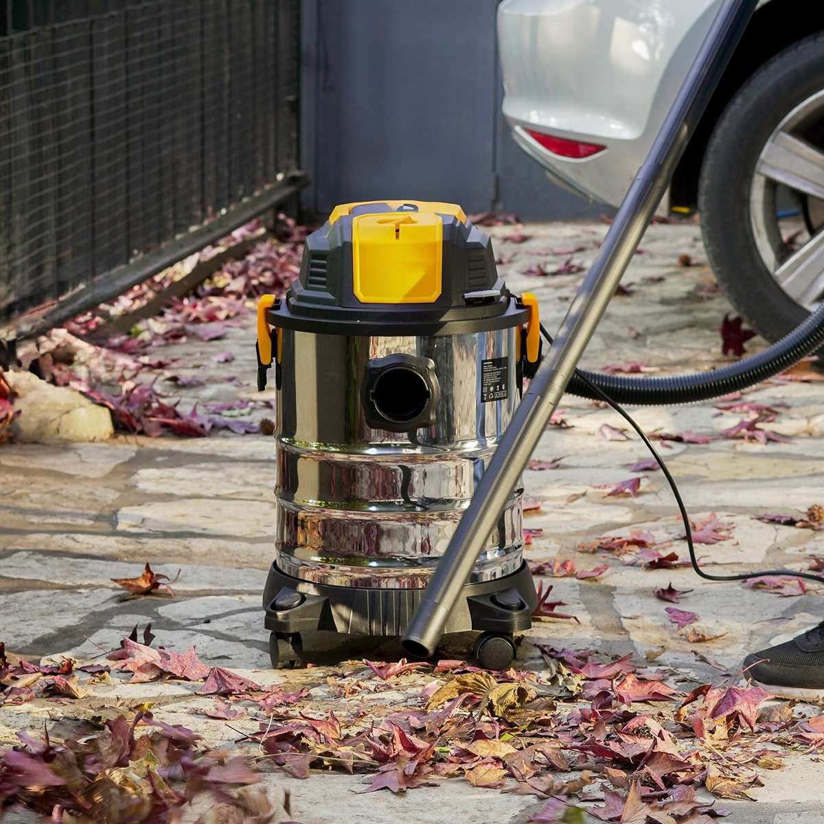 Aspiradora / Sopladora Industrial Almalux®,  1200W,  Multiuso para Sólidos y Líquidos con 9 Accesorios