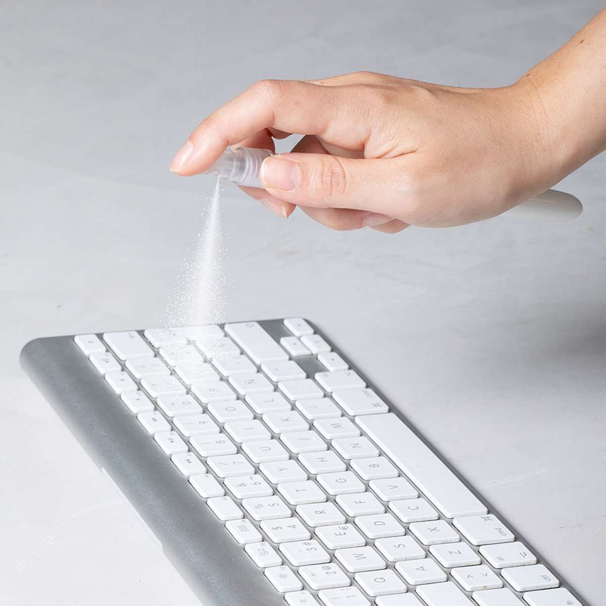 Bolígrafo higienizante Almalux® con pulverizador recargable integrado y capucha protectora