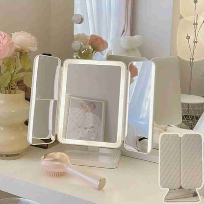 Espejo de Maquillaje Almalux® con Aumento 1X/2X/3X -  LED Recargable con 3 Configuraciones de Luz -  Triple Pliegue y Pantalla Táctil con Batería y Cable USB Incluido