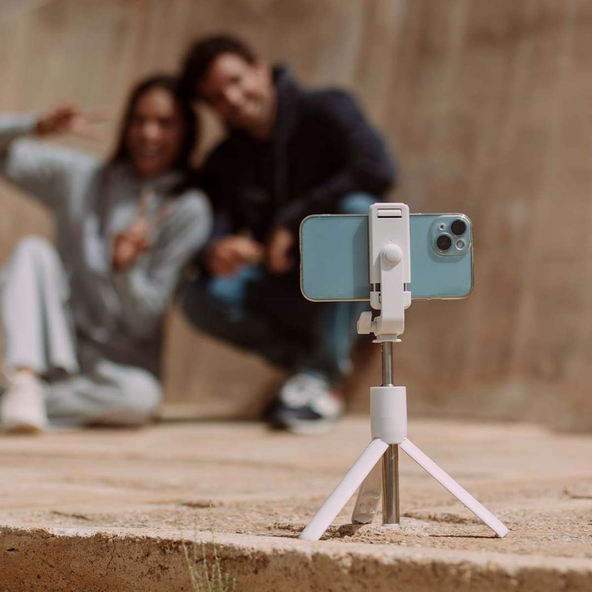 Trípode Fotográfico Almalux® para Smartphones: Diseño Extensible y Disparador Remoto